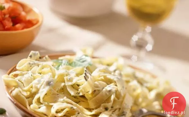 Fettuccine z kremowym sosem Bazyliowo-orzechowym
