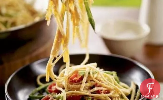Pełnoziarnisty Linguine z fasolką szparagową, ricottą i cytryną