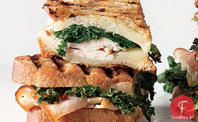 Smażone warzywa, wędzony indyk i Provolone Panini
