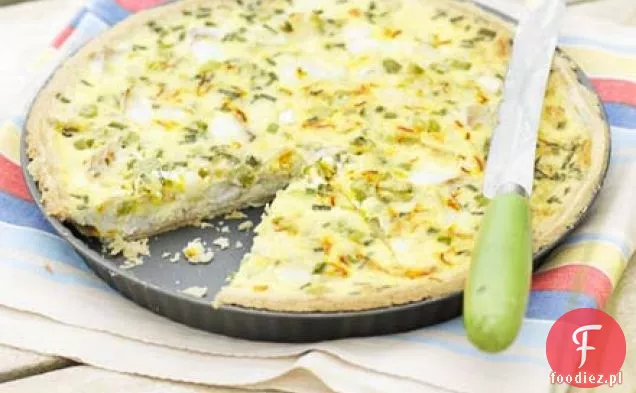 Tarta z wędzonym plamiakiem, dymką i szafranem