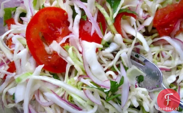 Ensalada de Repollo con Tomate (Sałatka z kapusty i pomidorów)