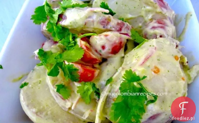 Sałatka ziemniaczana z sosem z awokado