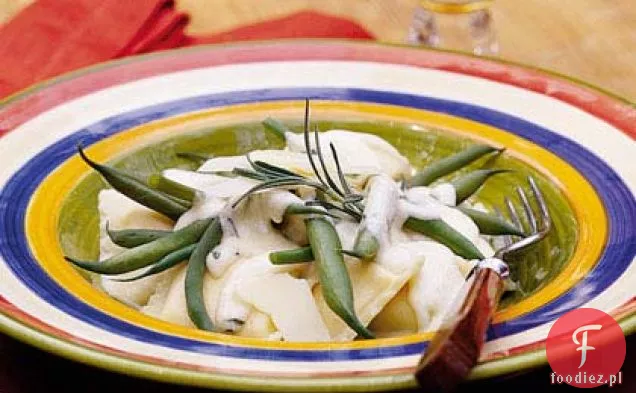 Zielona fasola Alfredo z serowym Ravioli