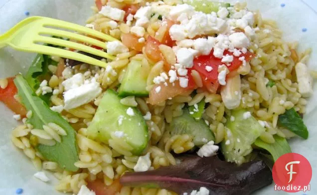 Prosta sałatka Orzo i Feta