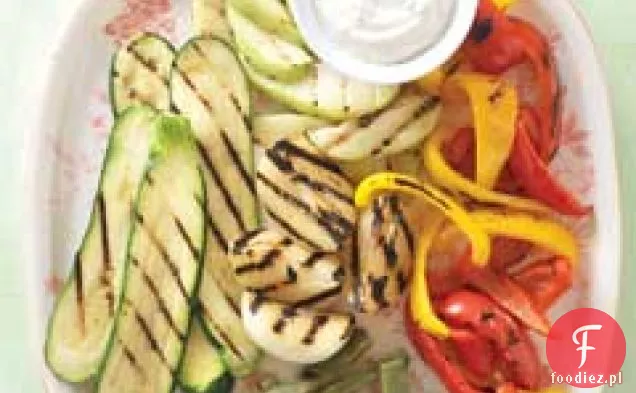 Pikantne grillowane warzywa z pieczonym czosnkiem i dipem JalapeÃ±o
