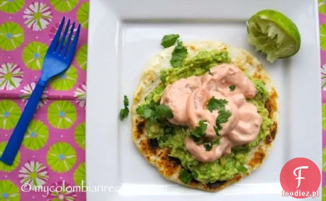 Arepa con Guacamole y Camarones (Arepa z Guacamole i krewetkami)