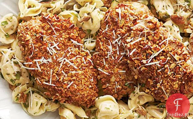 Pecan-Crusted kurczak i Tortellini z sosem maślanym Herbed