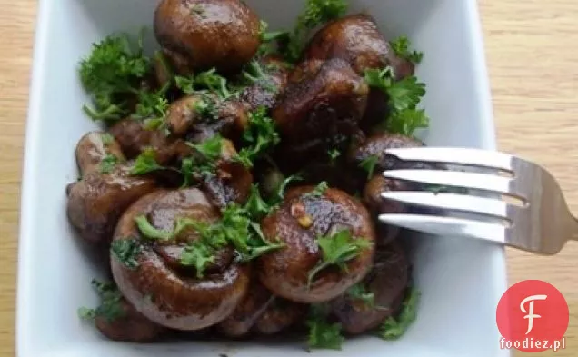 PIECZARKI Z CZOSNKIEM (CHAMPINONES AL AJO)