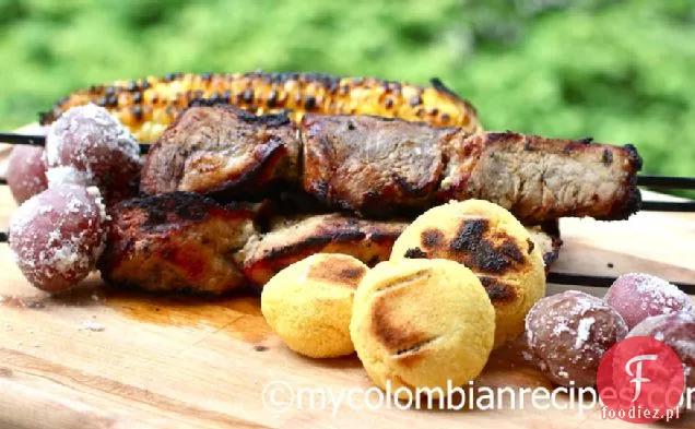 Chuzos o Pinchos de Cerdo (kolumbijskie grillowane szaszłyki wieprzowe)