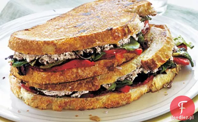 Kozi ser i pieczona papryka Panini