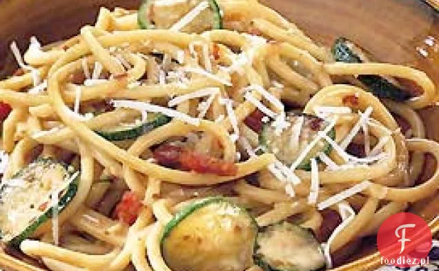 Bucatini Carbonara z cukinią