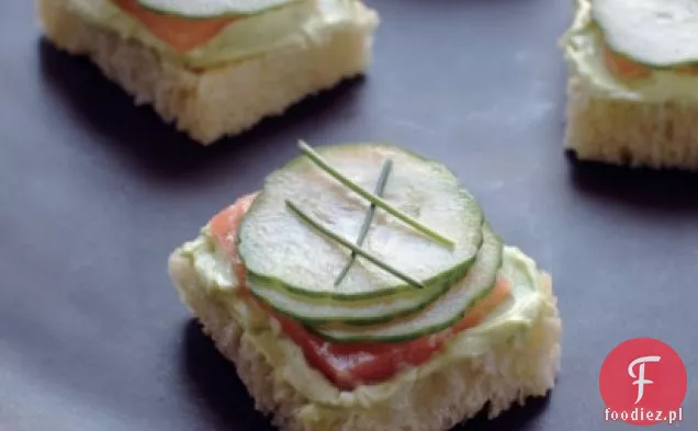 Kanapki Z Wędzonym Łososiem I Herbatą Wasabi