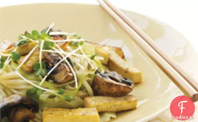 Miodowe Tofu Na Udonie Z Ogórkowymi Wstążkami