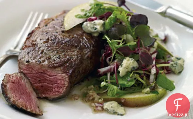 Steki z Rib-Eye z sałatką z Radicchio, gruszką i serem pleśniowym