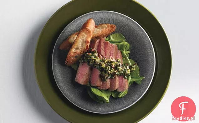 Zapiekany Tuńczyk z oliwkowo-Tapenadowym winegretem i rukolą