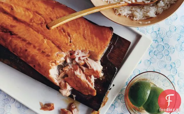Łosoś deski z ryżem kokosowym