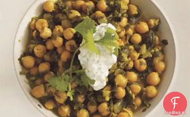 Curry z ciecierzycy-szpinaku z sosem ogórkowo-jogurtowym