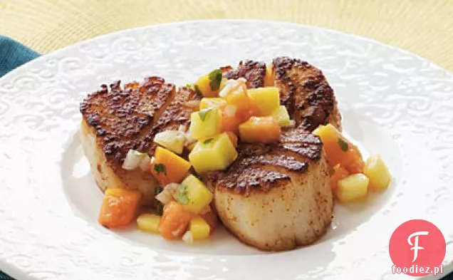 Chile-Crusted przegrzebki z Mango-Papaya Salsa