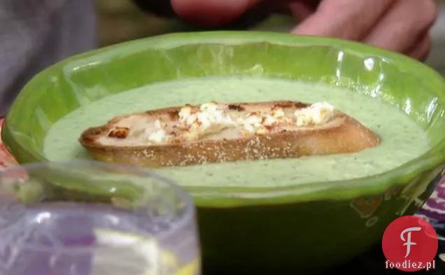 Ogórek-liczi Gazpacho z feta Crostini