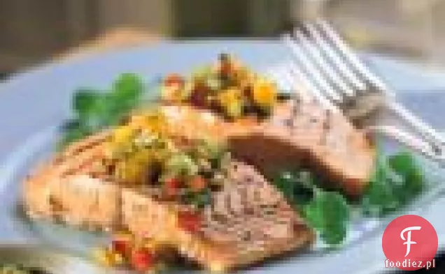 Grillowane filety z łososia z salsą Mango-ogórek