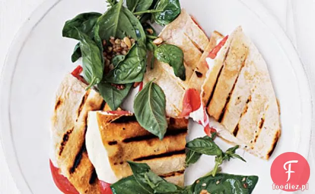 Pomidorowo-Mozzarella Quesadillas z bazylią