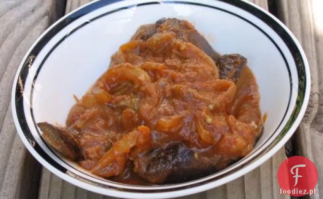 Zdrowe i pyszne: bakłażan w pikantnym sosie pomidorowym