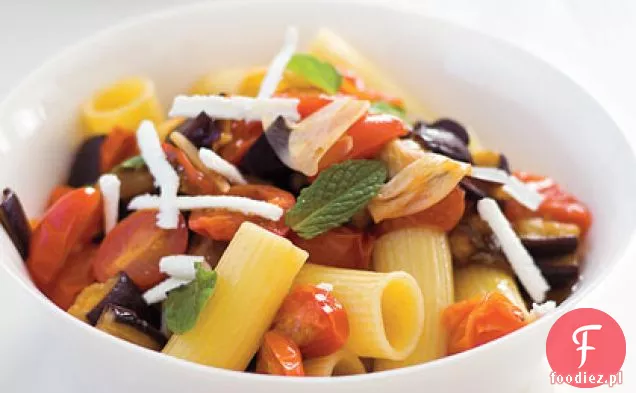 Rigatoni z smażonym bakłażanem i pomidorami