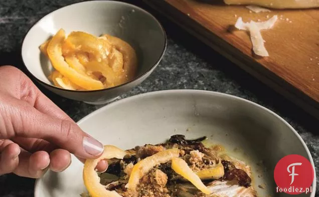 Pieczony Radicchio z winegretem anchois, konserwowaną cytryną i bułką tartą