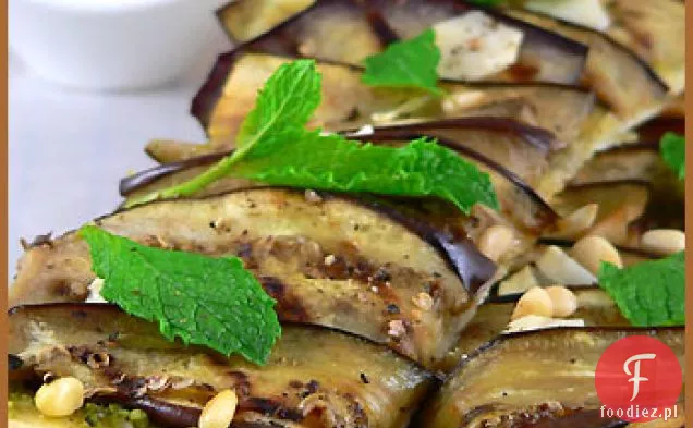 Pizza Z Bakłażanem Ze Świeżym Pesto I Orzeszkami Piniowymi