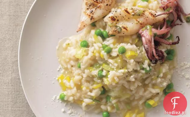 Risotto z porem i groszkiem z grillowanymi kalmarami