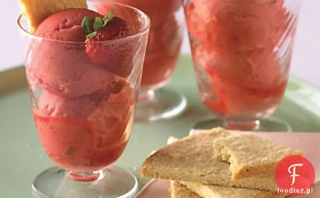 Świeży Sorbet truskawkowy z ciasteczkami kruchymi