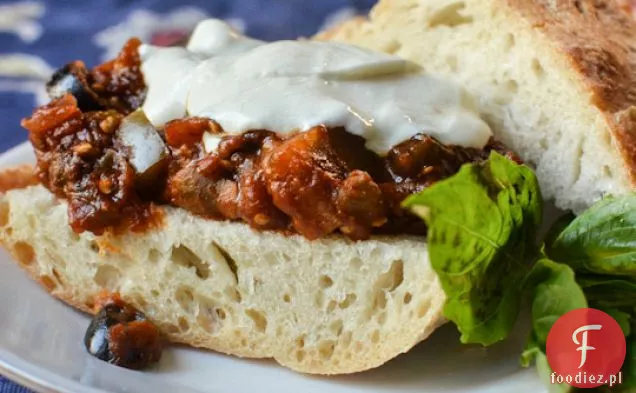Bakłażan Caponata Kanapki Z Mozzarellą