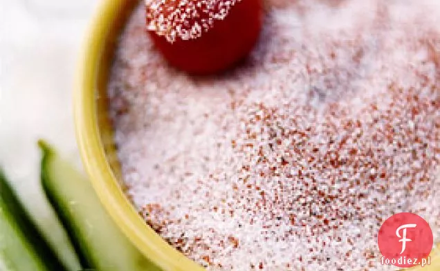 Pomidorki koktajlowe i ogórki z dodatkiem soli