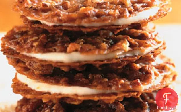 Ciasteczka kanapkowe z orzechami pekan z maślanym kremem pomarańczowym