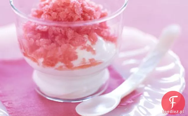 Granita truskawkowa z bitą śmietaną