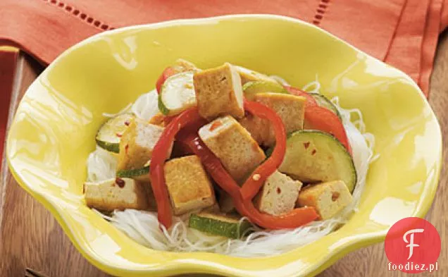 Smażone warzywa i pikantne Tofu