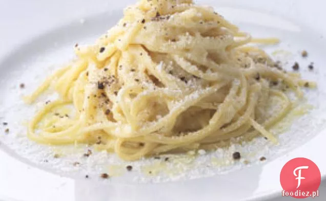 Spaghetti z Pecorino Romano i czarnym pieprzem