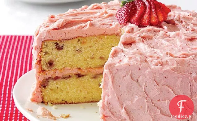 Śliczne ciasto truskawkowe w różowym kolorze
