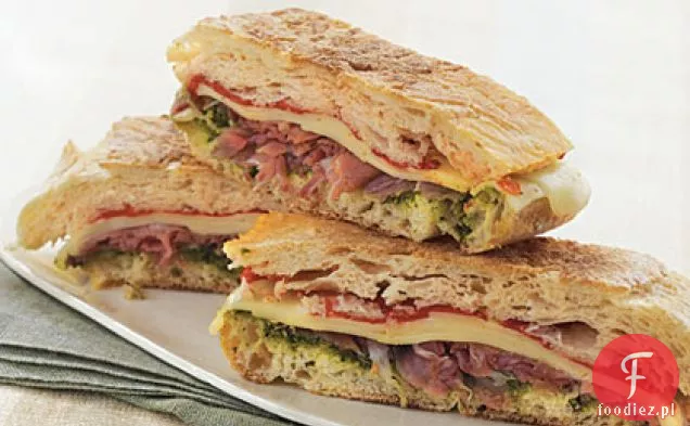 Tłoczona włoska kanapka z Pesto