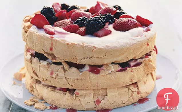 Trójwarstwowy cukier jagodowy i brązowy Pavlova