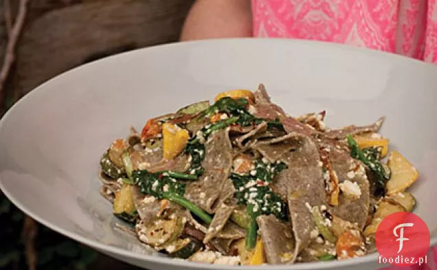 Makaron gryczany z dyni, pomidorami i ricottą