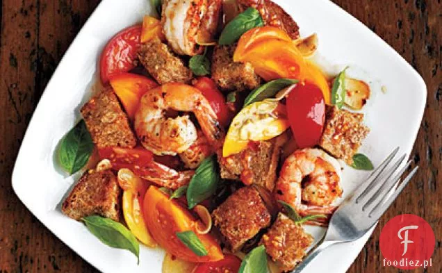 Pomidorowa Panzanella z krewetkami i bazylią