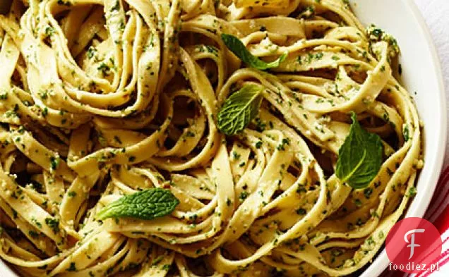 Fettuccine z miętą, orzechem włoskim i Pesto z Gorgonzoli