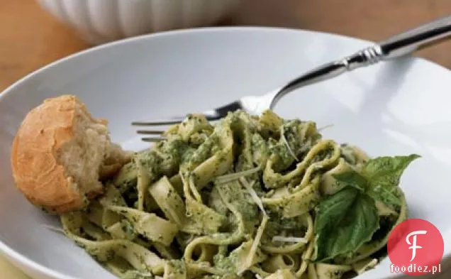 Orzechy Makadamia-Pesto Fettuccine