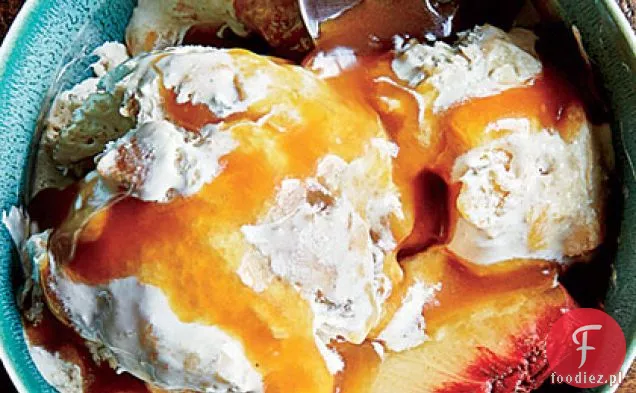 Lody brzoskwiniowe z sosem Bourbon-Karmel