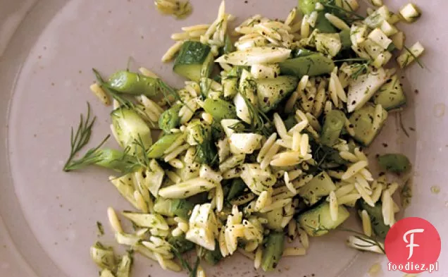 Sałatka Orzo, fasolka szparagowa i koper włoski z pesto koperkowym