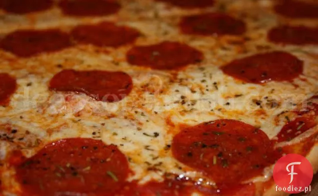 Cienka i chrupiąca Pizza domowej roboty