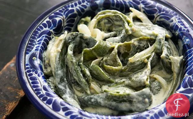 Pieczone Poblanos w sosie śmietanowym (Rajas con Crema)