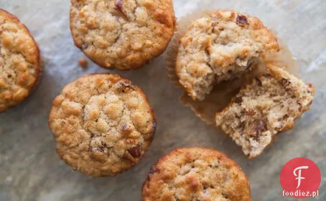 Muffinki owsiane z rodzynkami, daktylami i orzechami włoskimi