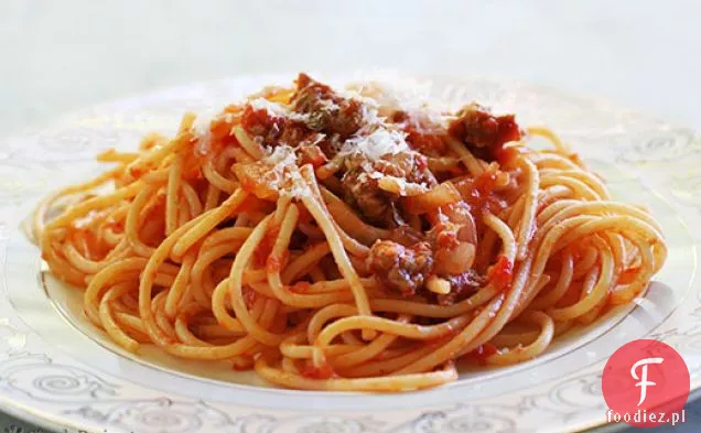 Łatwe włoskie spaghetti z kiełbasą